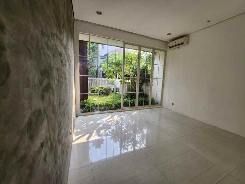 dijual rumah jalan graha famili