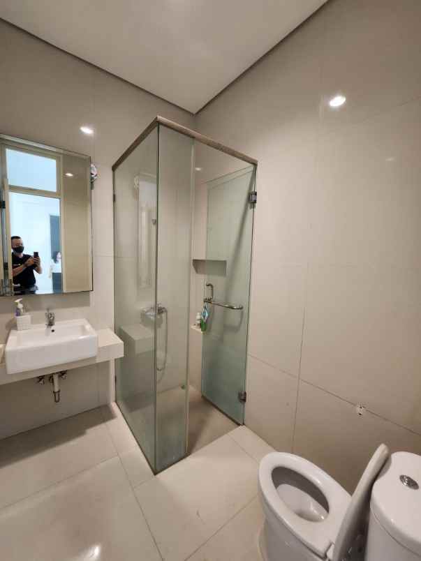 dijual rumah jalan graha famili