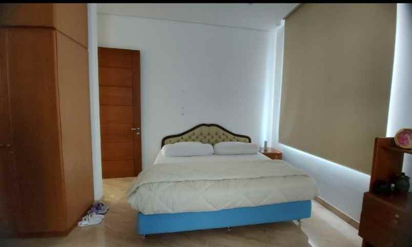 dijual rumah jalan graha famili