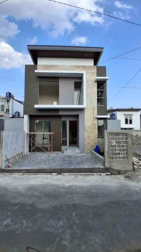dijual rumah jalan kaliurang km 13