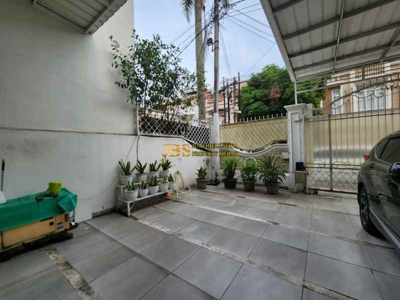 dijual rumah jalan panglima nyak makam