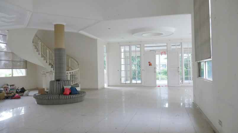 dijual rumah jalan permata indah lippo