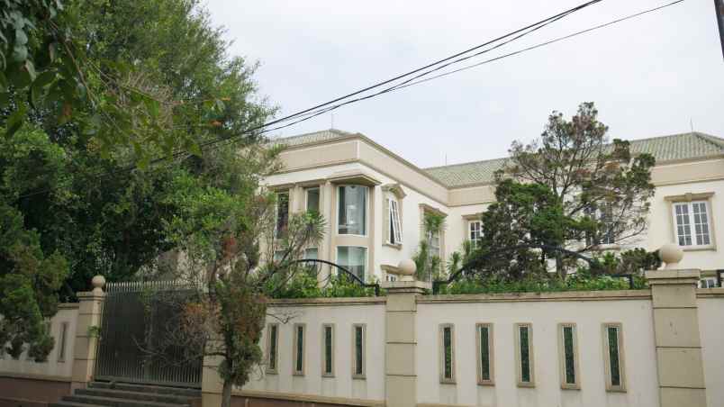 dijual rumah jalan permata indah lippo