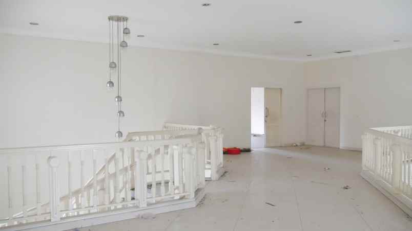 dijual rumah jalan permata indah lippo