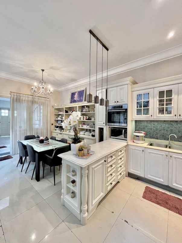 dijual rumah jalan prapen indah