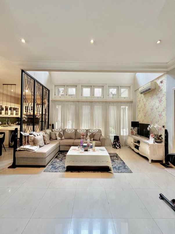 dijual rumah jalan prapen indah