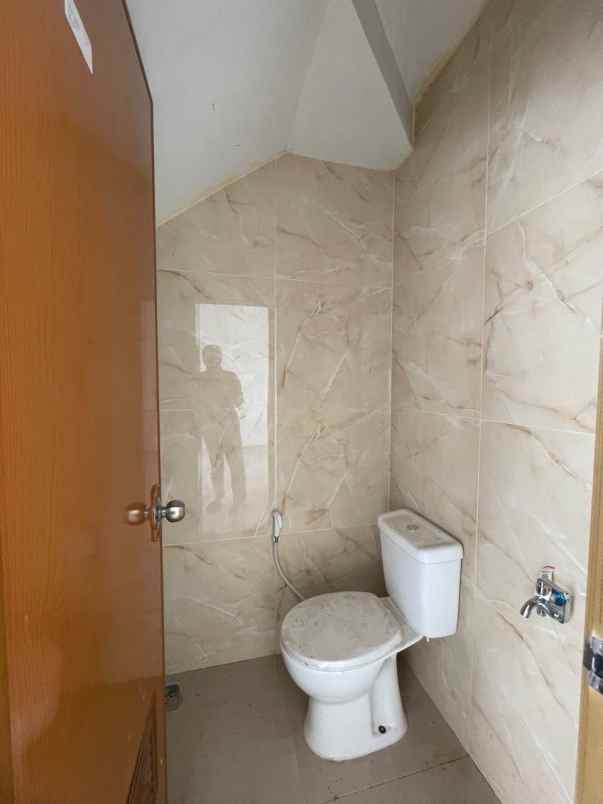 dijual rumah jalan raya ciputat