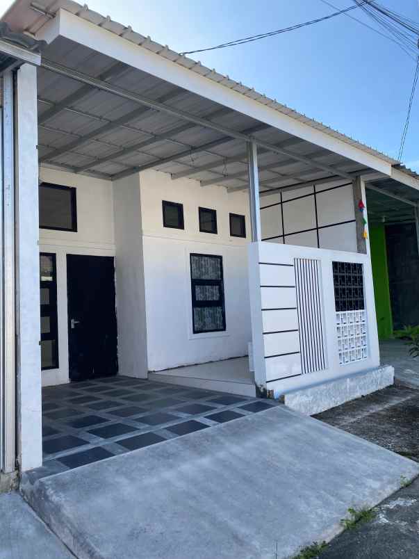 dijual rumah jalan raya megu cisoka