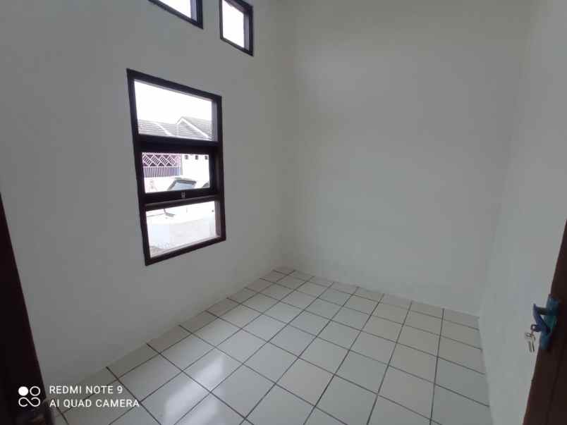 dijual rumah jalan raya megu cisoka