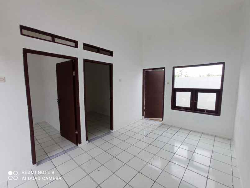 dijual rumah jalan raya megu cisoka