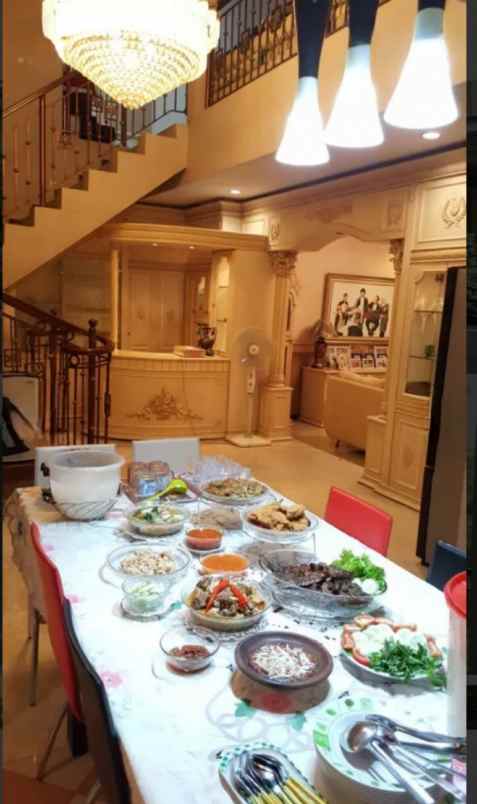 dijual rumah jalan raya taman indah