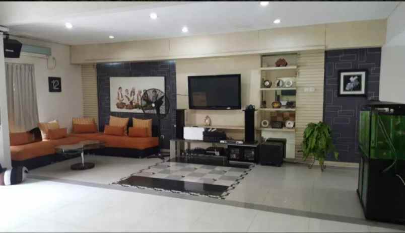 dijual rumah jalan raya taman indah