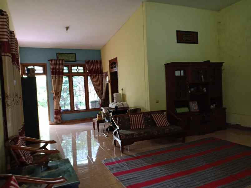 dijual rumah jalan teluk manado