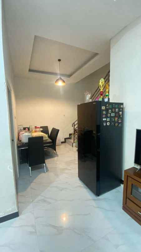 dijual rumah jambangan