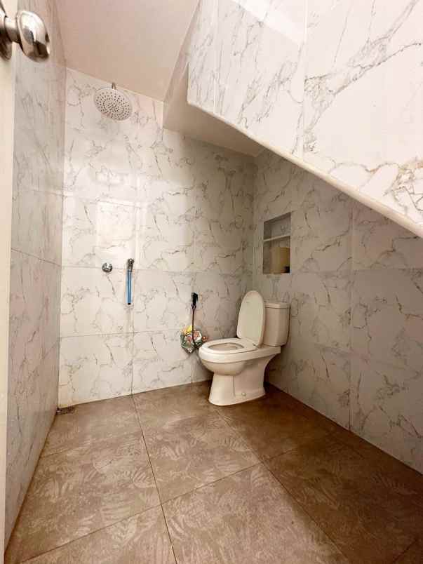 dijual rumah jatikramat