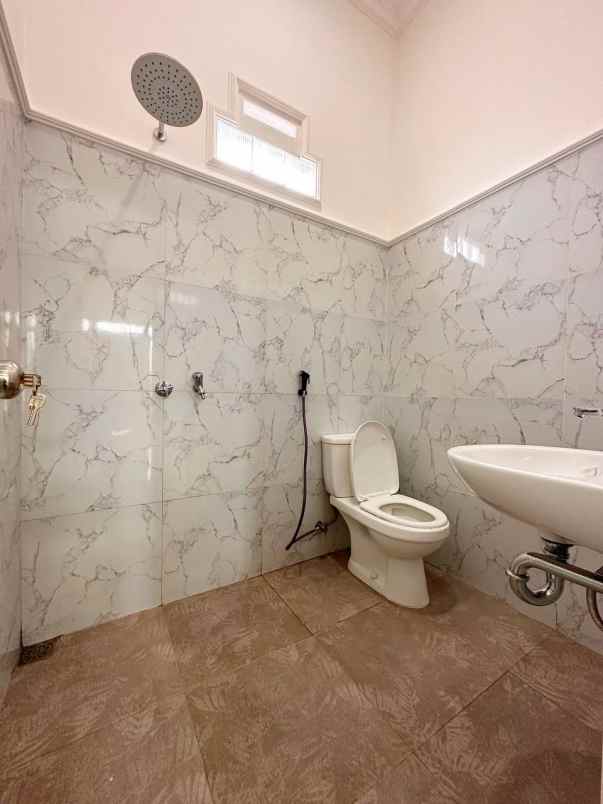 dijual rumah jatikramat