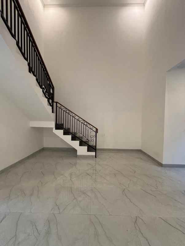 dijual rumah jatiwaringin bekasi