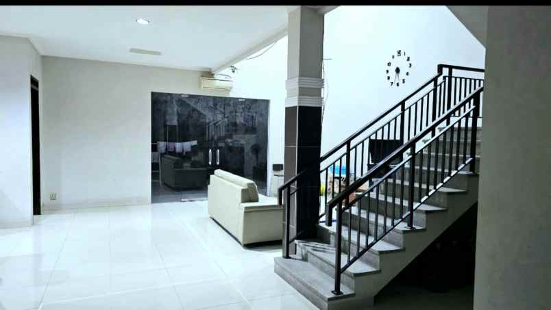 dijual rumah jl batununggal