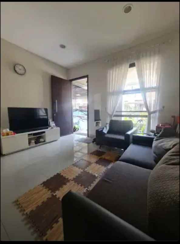 dijual rumah jl bsd raya vanya park