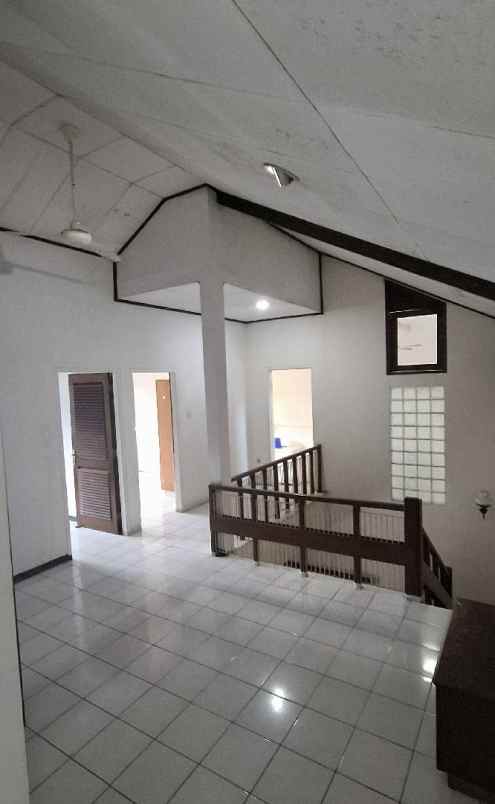 dijual rumah jl cendrawasih bintaro kec