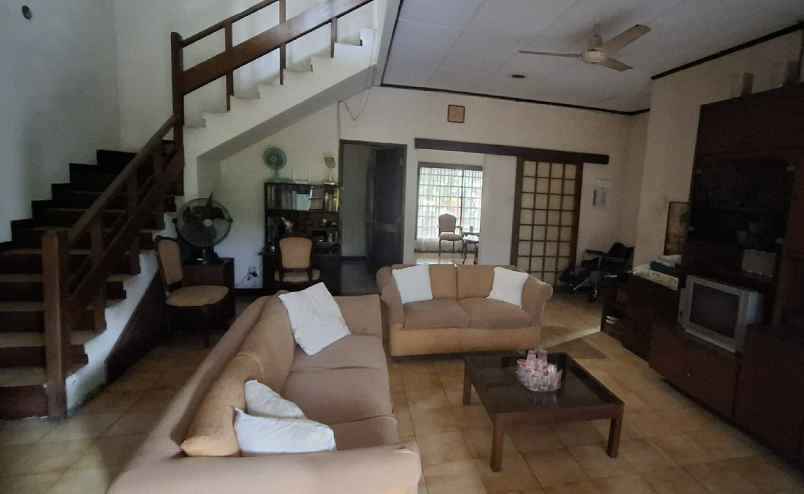 dijual rumah jl cendrawasih bintaro kec