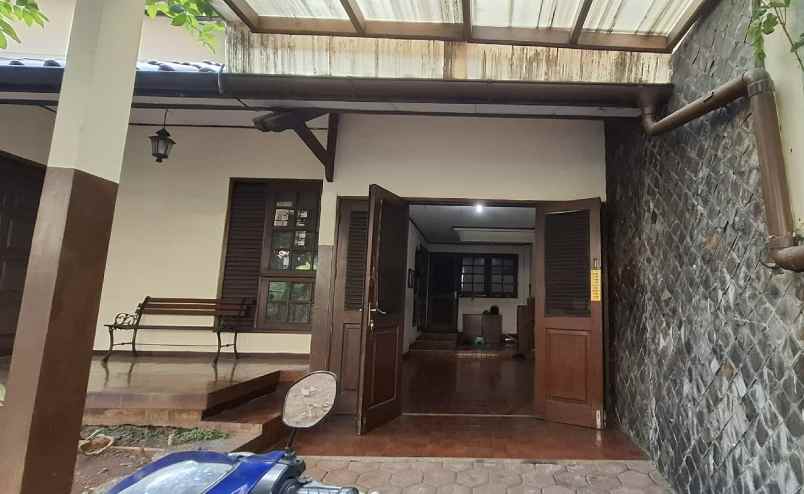 dijual rumah jl cendrawasih bintaro kec