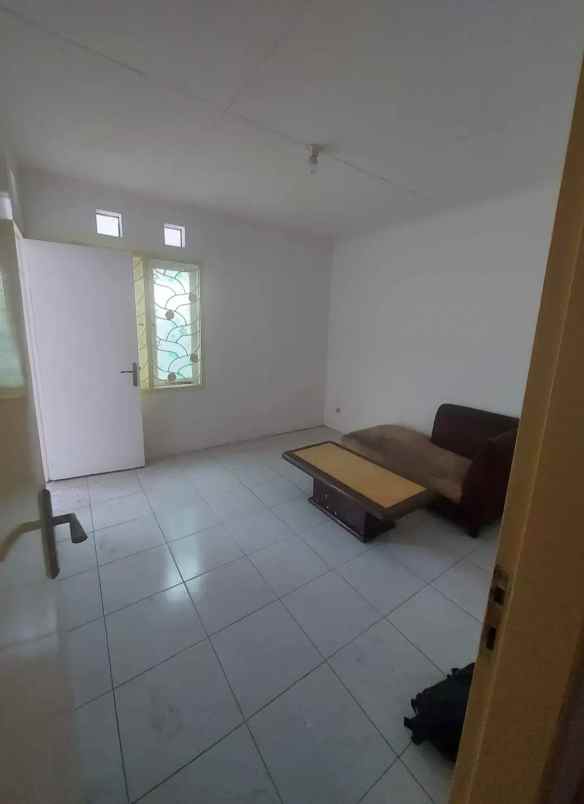 dijual rumah jl cipedes sukagalih