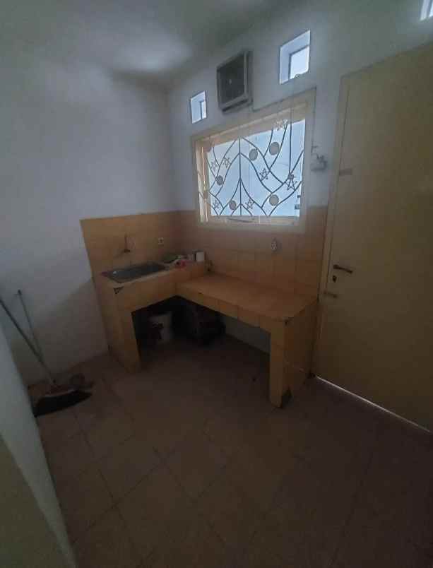 dijual rumah jl cipedes sukagalih