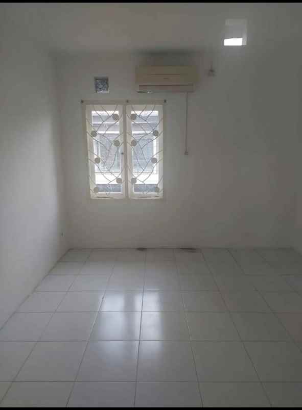 dijual rumah jl cipedes sukagalih