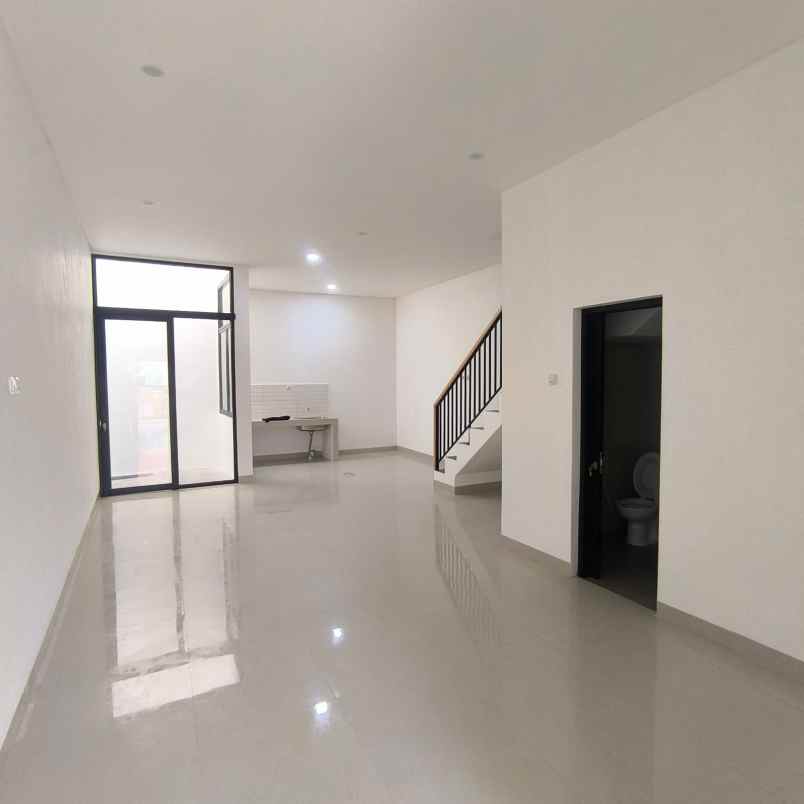 dijual rumah jl cipinang kebembem