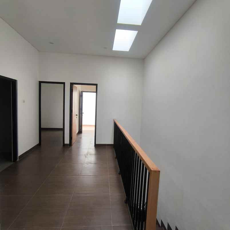 dijual rumah jl cipinang kebembem