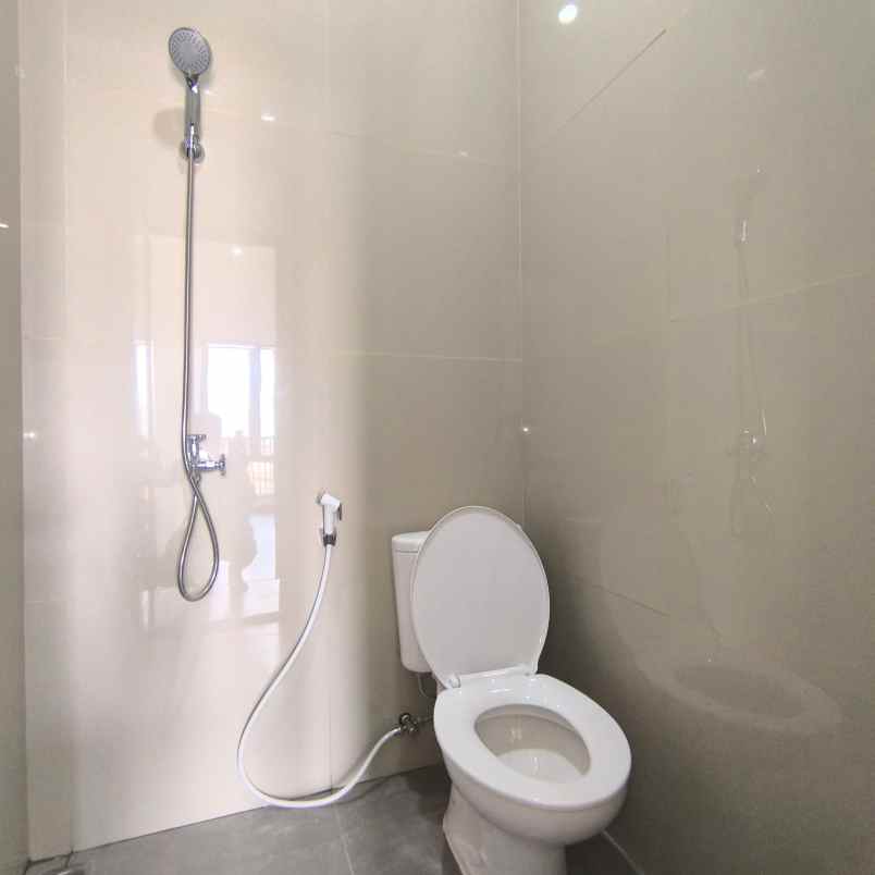 dijual rumah jl cipinang kebembem