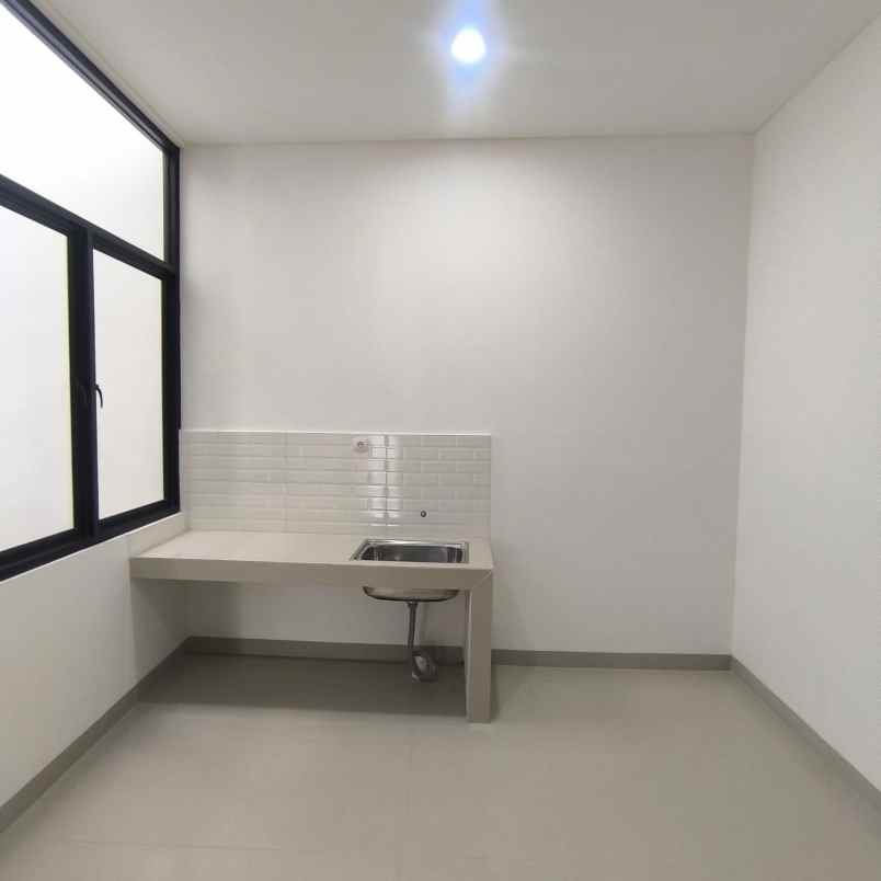 dijual rumah jl cipinang kebembem