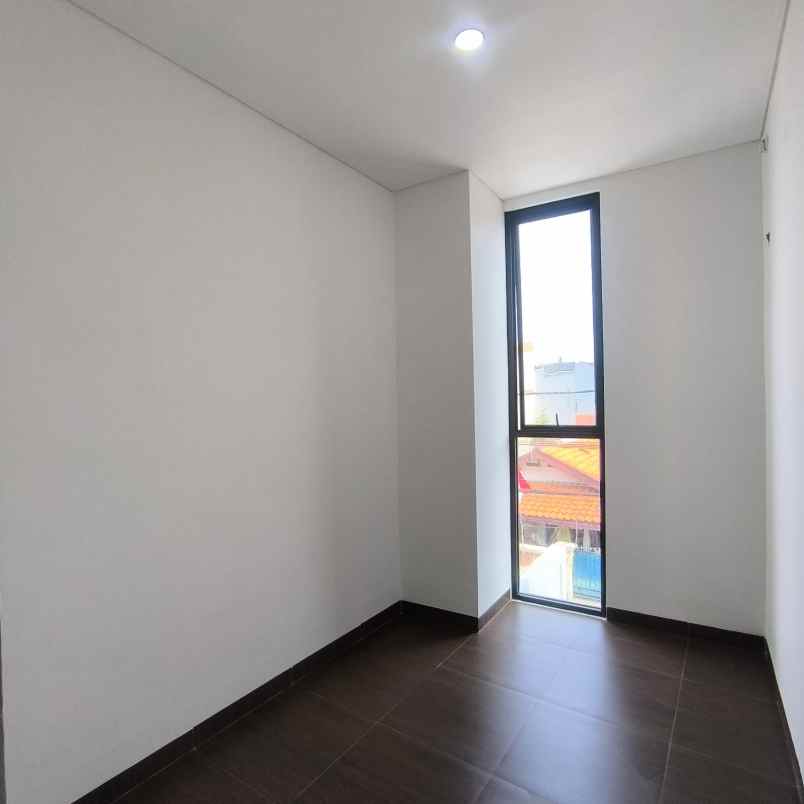 dijual rumah jl cipinang kebembem