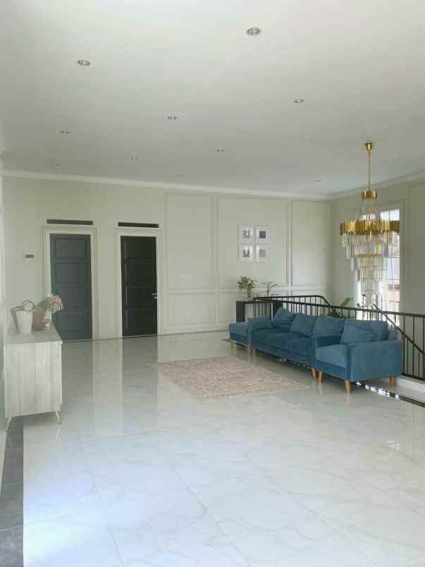 dijual rumah jl cisaranten