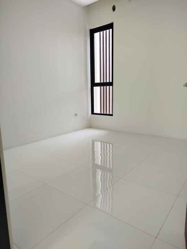 dijual rumah jl cisaranten endah