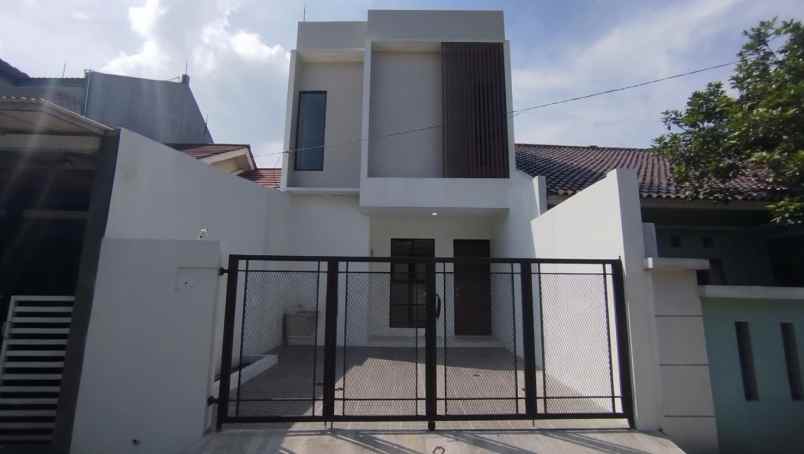 dijual rumah jl cisaranten endah