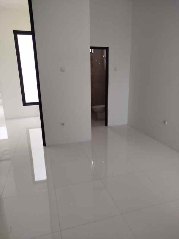 dijual rumah jl cisaranten endah