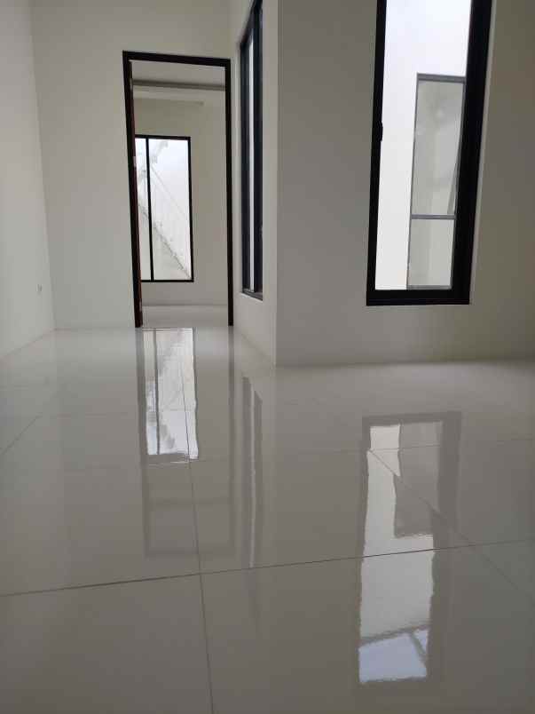 dijual rumah jl cisaranten endah