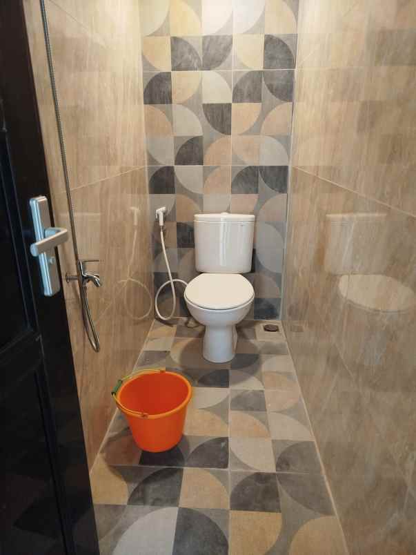 dijual rumah jl cisaranten endah
