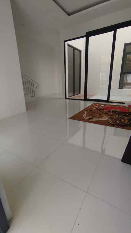 dijual rumah jl cisaranten endah