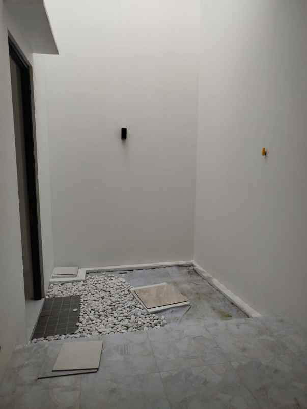 dijual rumah jl cisaranten endah