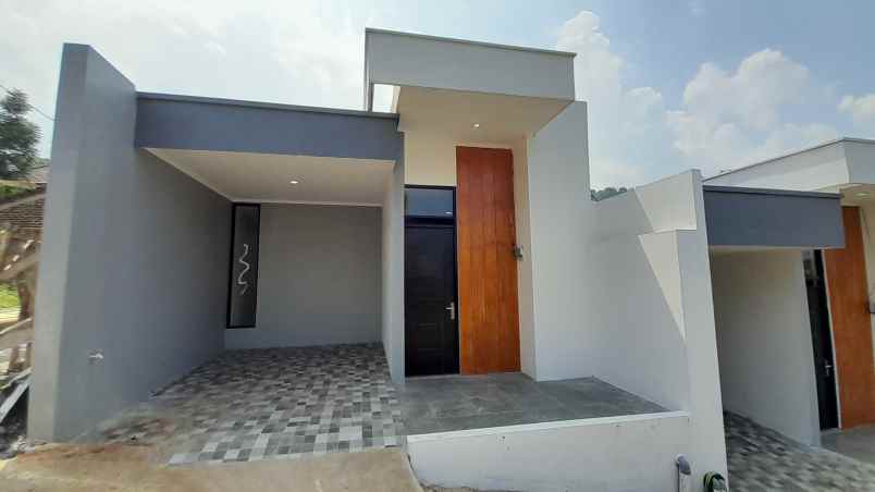 dijual rumah jl islamic center atas