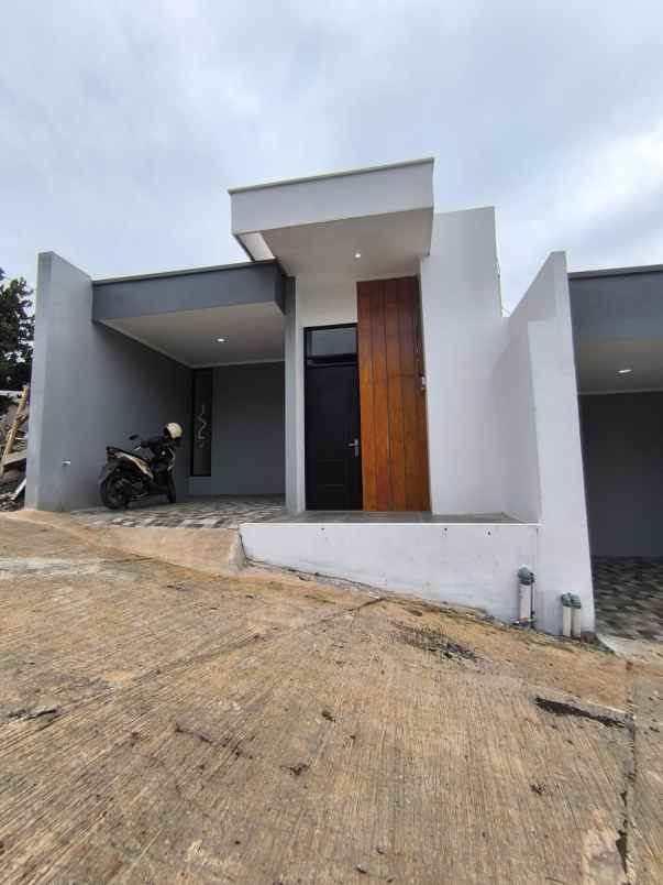 dijual rumah jl islamic center atas