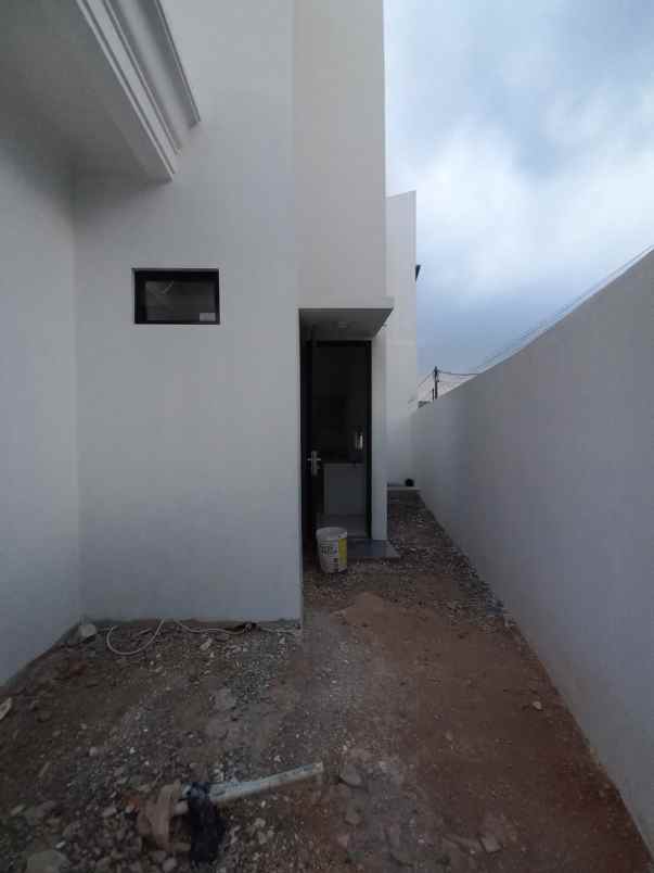 dijual rumah jl kalimulya cilodong