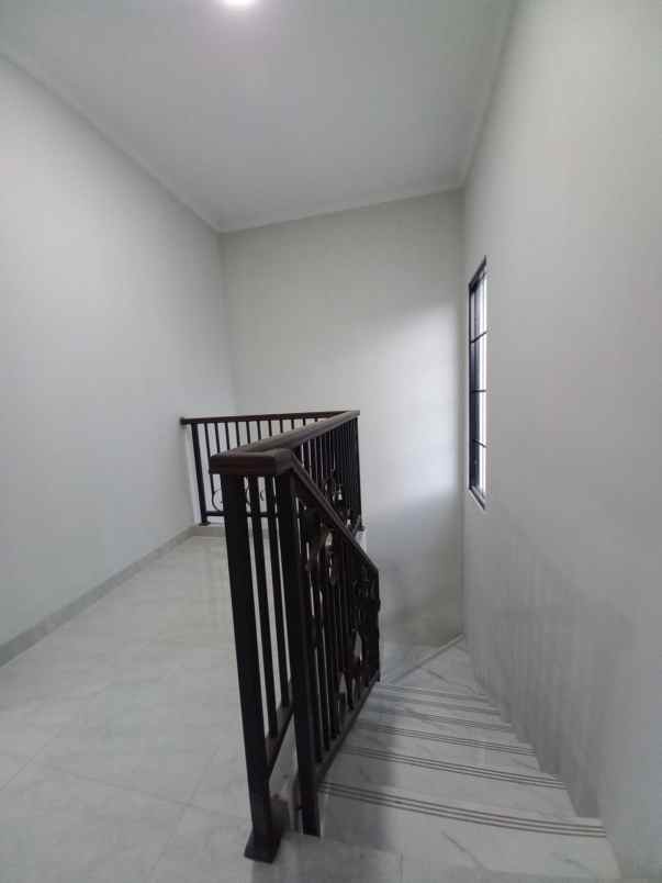 dijual rumah jl kalimulya cilodong