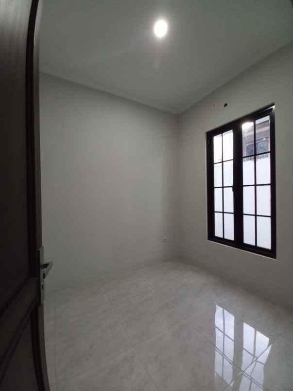 dijual rumah jl kalimulya cilodong