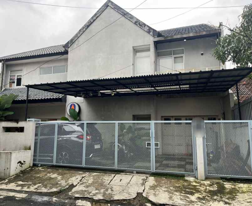 dijual rumah jl karawitan solontongan