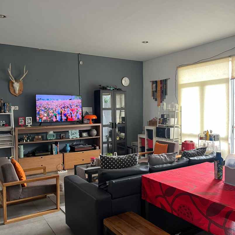 dijual rumah jl karawitan solontongan