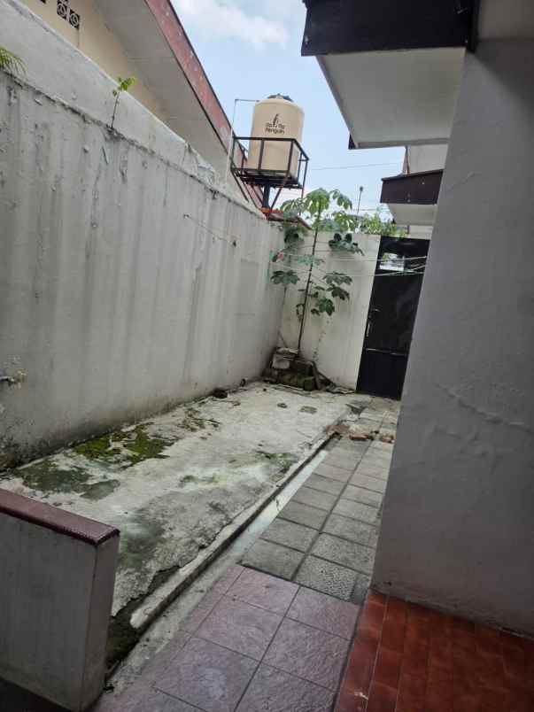 dijual rumah jl perumahan depok mulya 1
